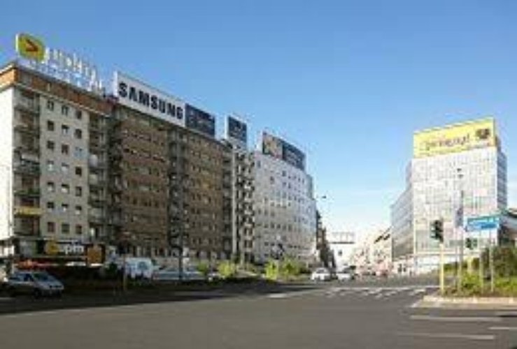 NEGOZIO P.LE LORETO CON CANNA FUMARIA 280MQ. 7 VETRINE Milano