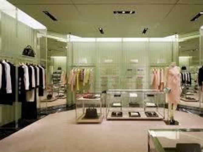 NEGOZIO P.LE LORETO CON CANNA FUMARIA 280MQ. 7 VETRINE Milano