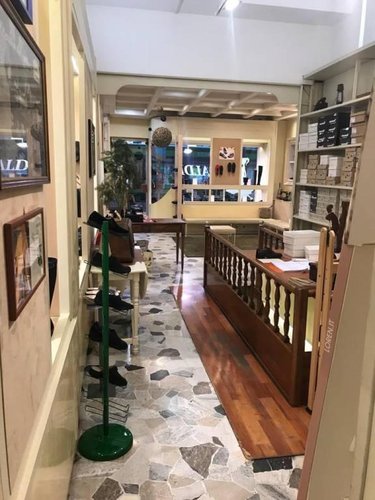 NEGOZIO P.LE LORETO CON CANNA FUMARIA 280MQ. 7 VETRINE Milano