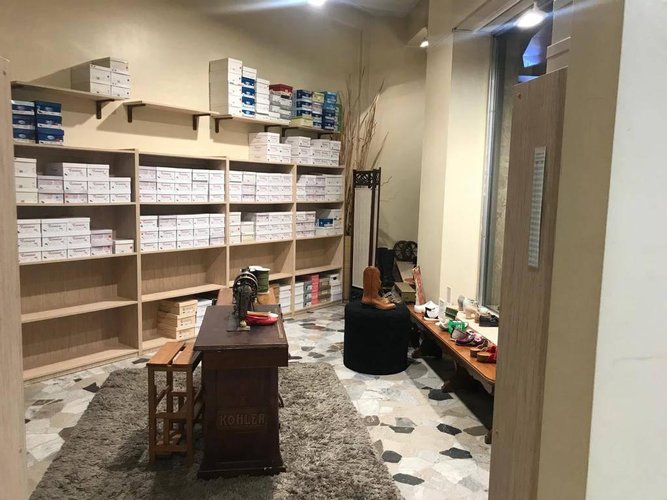 NEGOZIO P.LE LORETO CON CANNA FUMARIA 280MQ. 7 VETRINE Milano