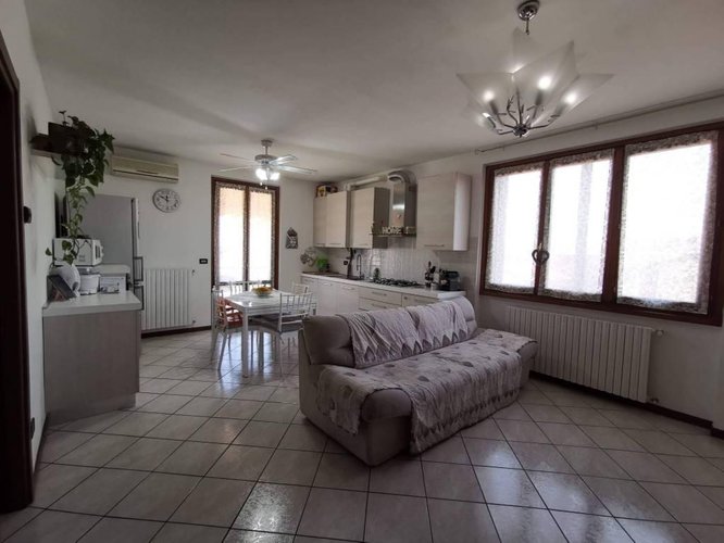 Trilocale Con Box e Cantina in Palazzina di 6 famiglie