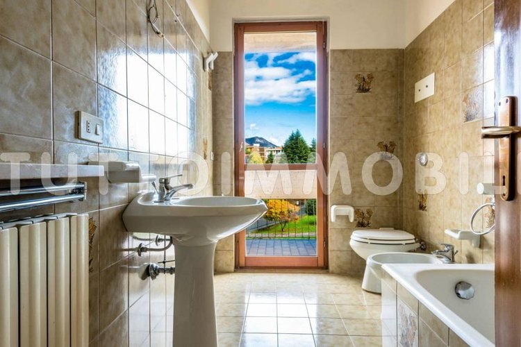 TRILOCALE DI 90 MQ IN STRADA A FONDO CHIUSO Ranica