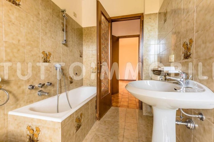 TRILOCALE DI 90 MQ IN STRADA A FONDO CHIUSO Ranica