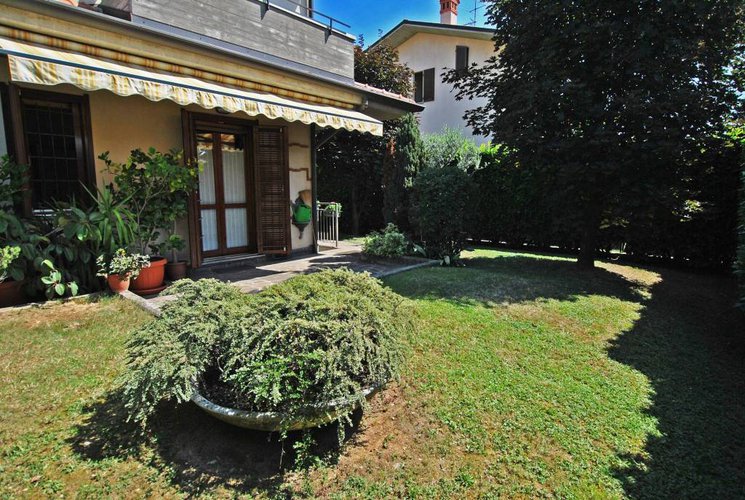 Meravigliosa villa terminale, con ampio giardino Brembate