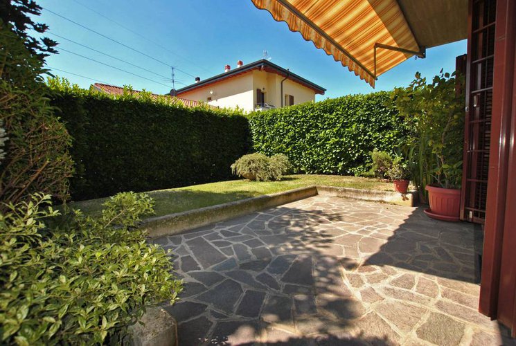 Meravigliosa villa terminale, con ampio giardino Brembate