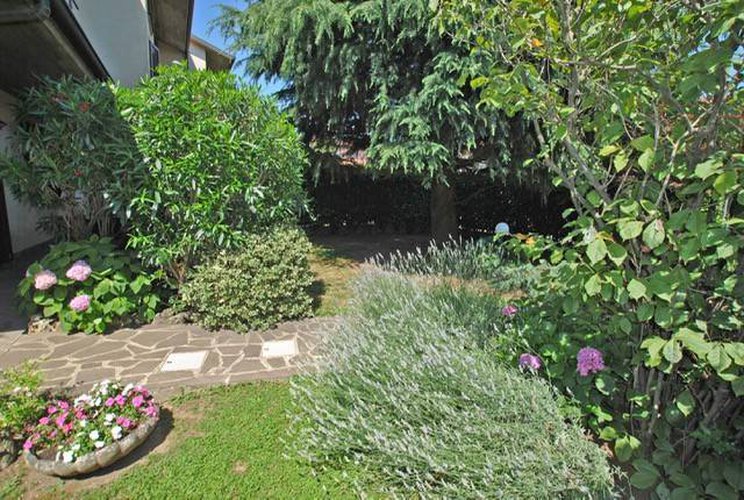 Meravigliosa villa terminale, con ampio giardino Brembate