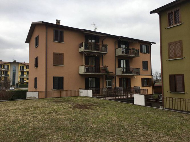 Verdellino ampio 4 locali con box e cantina