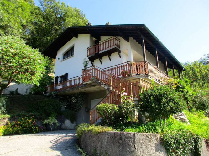 Berbenno - Villa singola con mansarda indipendente Berbenno