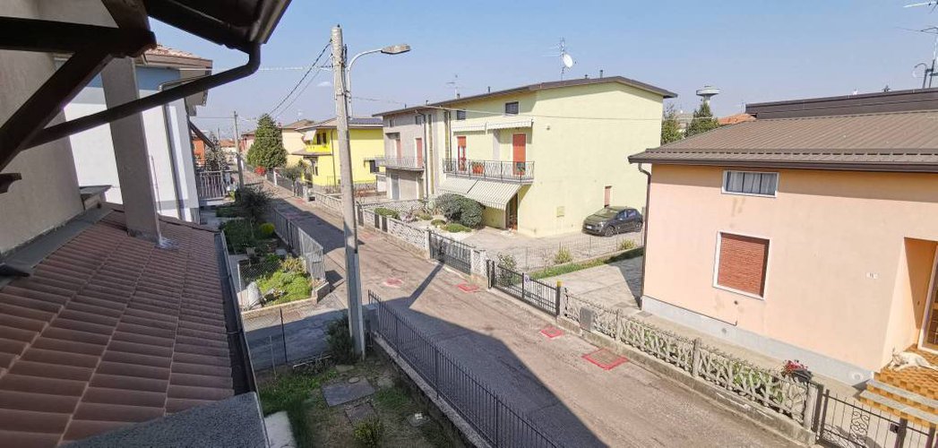 Quadrilocale Indipendente Piano Primo Contesto di 2 Famiglie Verdellino