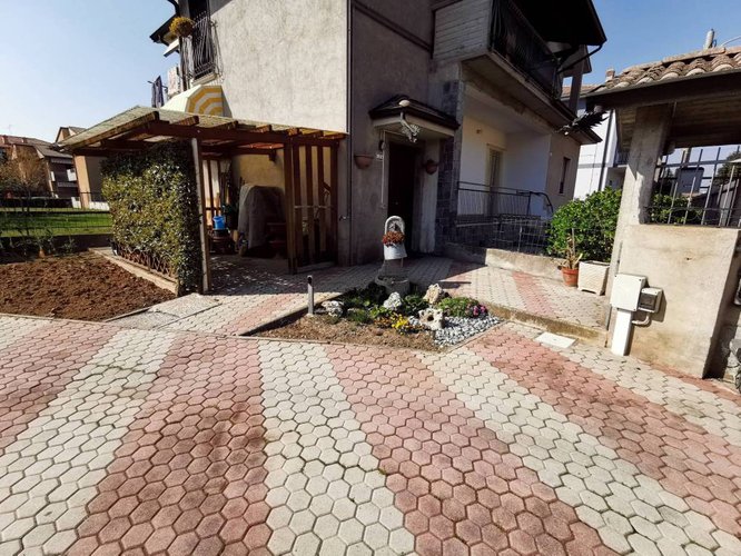 Quadrilocale Indipendente Piano Primo Contesto di 2 Famiglie Verdellino