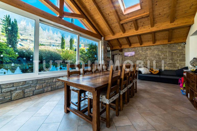 VILLA SINGOLA CON 7000 MQ DI TERRENO Alzano Lombardo