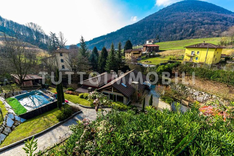 VILLA SINGOLA CON 7000 MQ DI TERRENO Alzano Lombardo