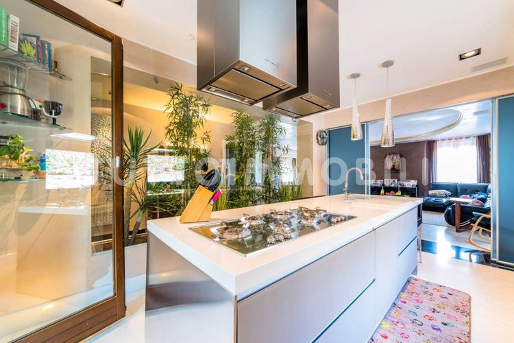 VILLA SINGOLA CON 7000 MQ DI TERRENO Alzano Lombardo