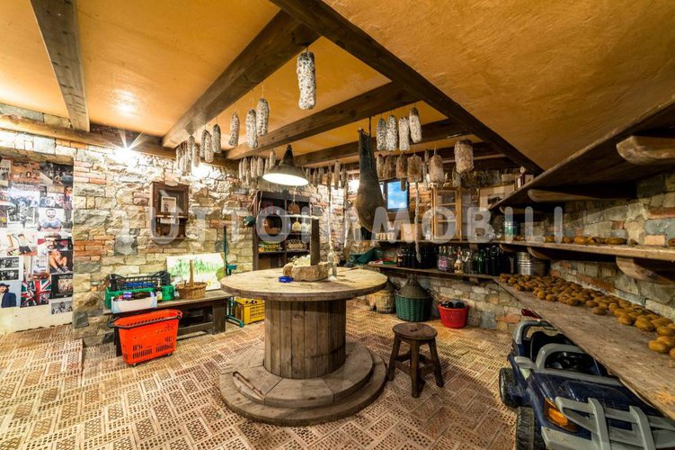 VILLA SINGOLA CON 7000 MQ DI TERRENO Alzano Lombardo