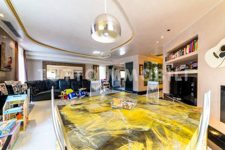 VILLA SINGOLA CON 7000 MQ DI TERRENO Alzano Lombardo