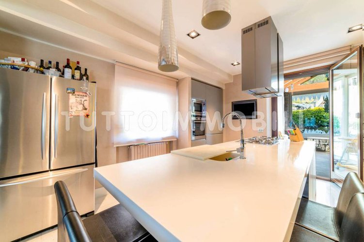 VILLA SINGOLA CON 7000 MQ DI TERRENO Alzano Lombardo