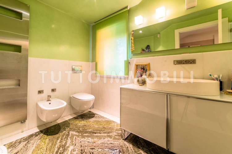 VILLA SINGOLA CON 7000 MQ DI TERRENO Alzano Lombardo