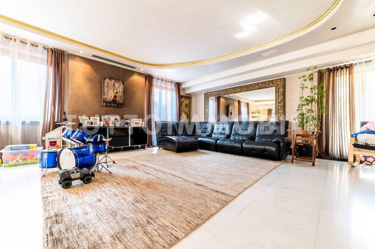 VILLA SINGOLA CON 7000 MQ DI TERRENO Alzano Lombardo