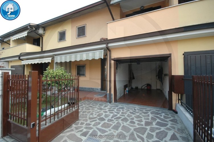 VILLA A SCHIERA Sant'angelo lodigiano