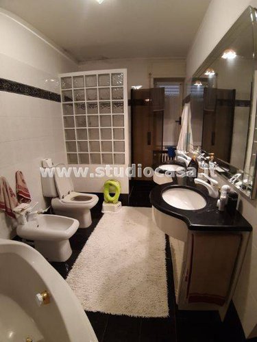 SOLUZIONE MOLTO SPAZIOSA POSTA A PIANO PRIMO! Carona