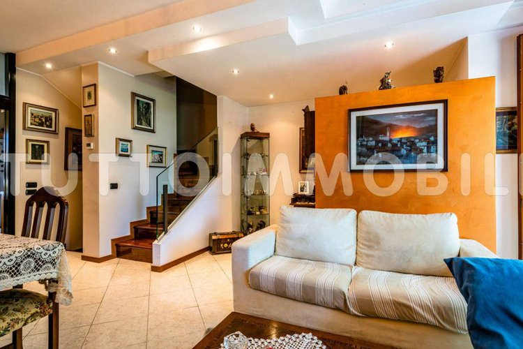 VILLA A SCHIERA IN RESIDENCE Ranica