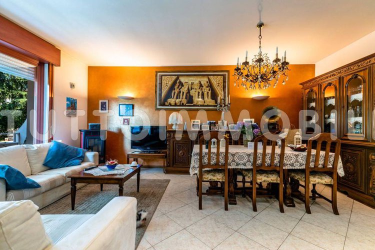 VILLA A SCHIERA IN RESIDENCE Ranica