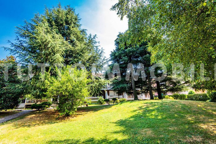 VILLA A SCHIERA IN RESIDENCE Ranica