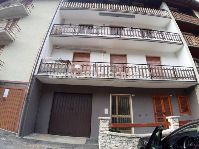 SOLUZIONE MOLTO SPAZIOSA POSTA A PIANO PRIMO! Carona