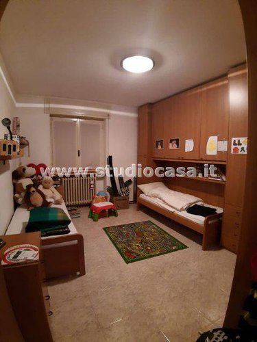 SOLUZIONE MOLTO SPAZIOSA POSTA A PIANO PRIMO! Carona