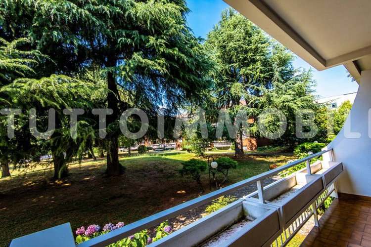 VILLA A SCHIERA IN RESIDENCE Ranica