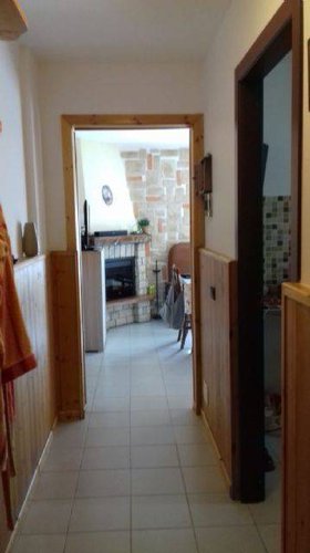 SOLUZIONE ABITABILE DA SUBITO CON INVIDIABILE TERRAZZONE! Serina