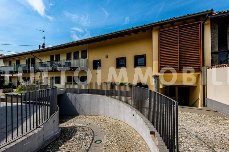 MONOLOCALE PIANO TERRA CON INGRESSO INDIPENDENTE Scanzorosciate