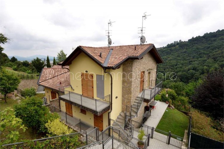 TRILOCALE all'ultimo piano, immerso nel verde Ponteranica