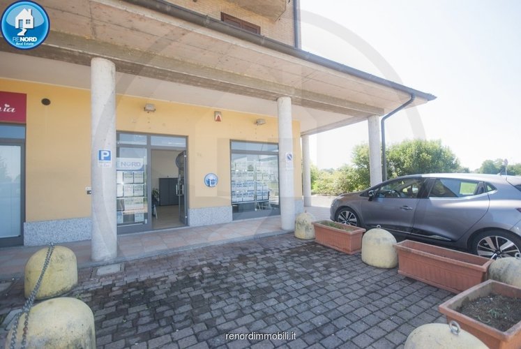 LOCALE COMMERCIALE Cura carpignano