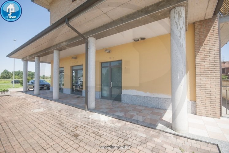 LOCALE COMMERCIALE Cura carpignano