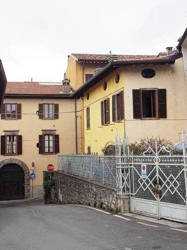 TRILOCALE AD ALZANO LOMBARDO IN PIENO CENTRO Alzano Lombardo