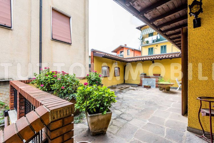 Alzano Lombardo Bifamiliare nel centro storico Alzano Lombardo