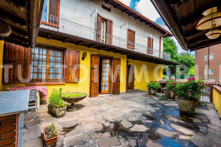 Alzano Lombardo Bifamiliare nel centro storico Alzano Lombardo