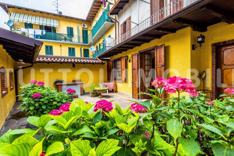 Alzano Lombardo Bifamiliare nel centro storico Alzano Lombardo