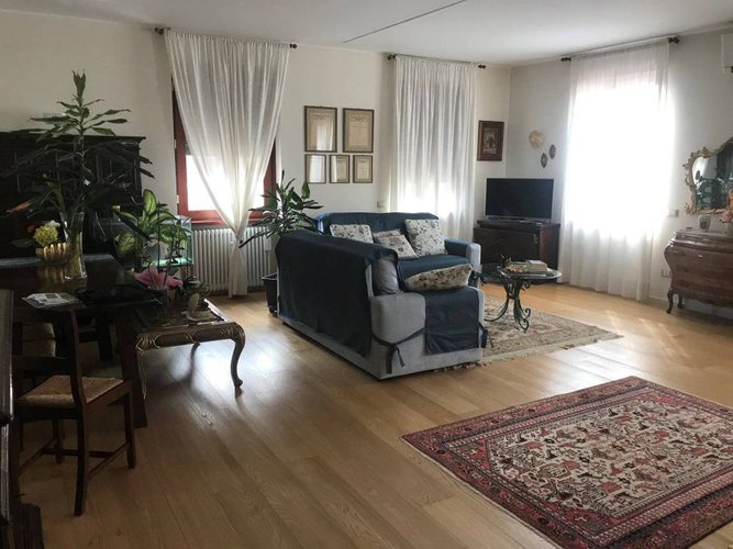 Centralissimo ultimo piano completamente ristrutturato Bergamo