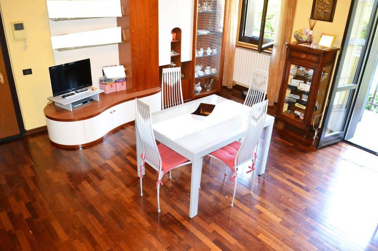 RECENTE. 3 CAMERE, 2 BAGNI, 2 TERRAZZE, CANTINA E BOX DOPPIO Seriate