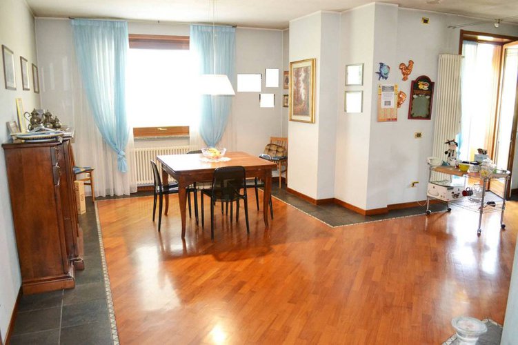 4 UNITA'RECENTE QUADRILOCALE, 3 CAMERE, 3 BAGNI E BOX DOPPIO Calcinate