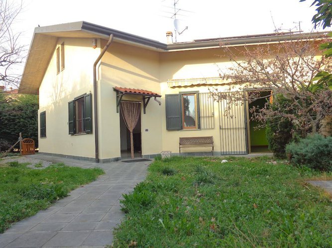 VERDELLO VILLA BIFAMILIARE LIBERA SUBITO!!! Verdello