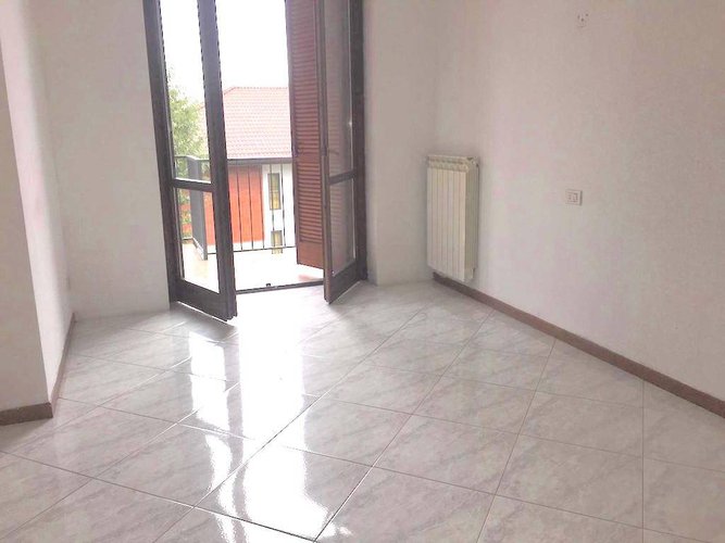 VERDELLINO LIBERO SUBITO!!! TRILOCALE CON BOX IN CENTRO Verdellino