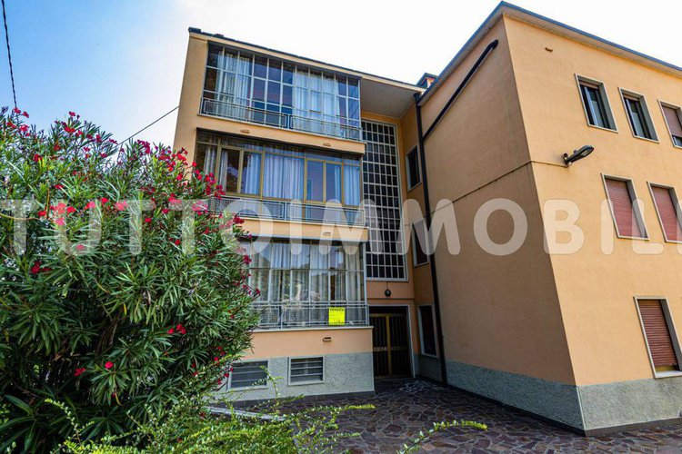 TRILOCALE DA RISTRUTTURARE ALBINO CENTRO Albino