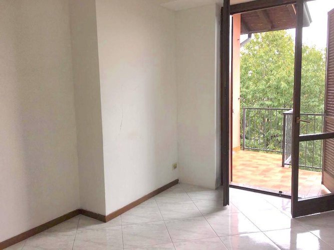 VERDELLINO LIBERO SUBITO!!! TRILOCALE CON BOX IN CENTRO Verdellino