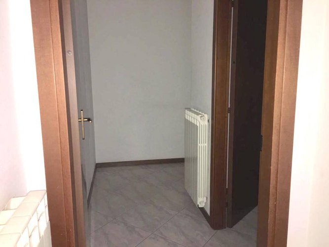 VERDELLINO LIBERO SUBITO!!! TRILOCALE CON BOX IN CENTRO Verdellino