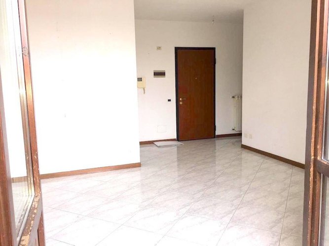 VERDELLINO LIBERO SUBITO!!! TRILOCALE CON BOX IN CENTRO Verdellino