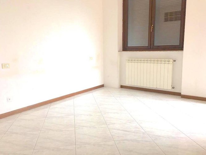 VERDELLINO LIBERO SUBITO!!! TRILOCALE CON BOX IN CENTRO Verdellino