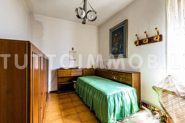 TRILOCALE DA RISTRUTTURARE ALBINO CENTRO Albino